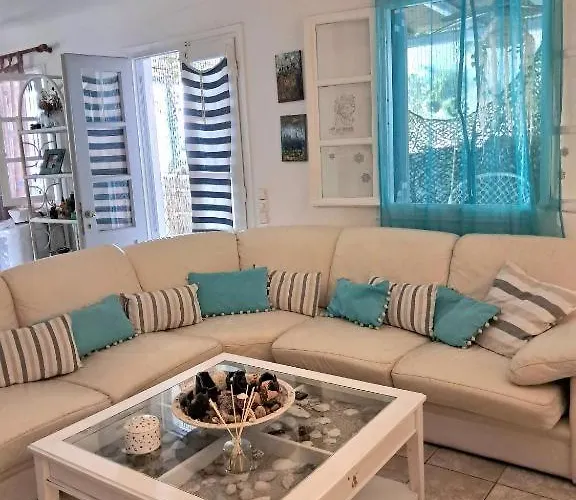 Cute Double Storey I Pool & Apartment *