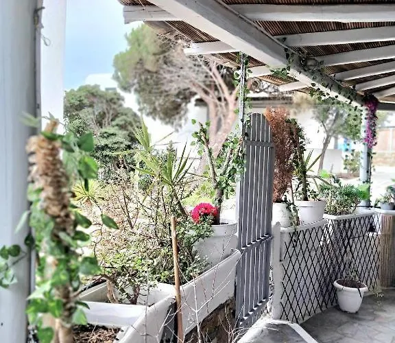 Cute Double Storey I Pool & Apartment *