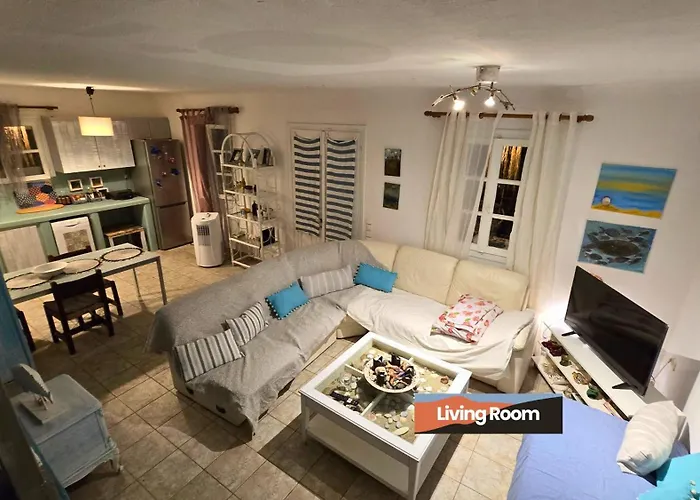 Cute Double Storey I Pool & Apartment