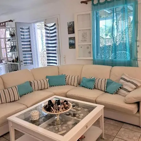 Beachside Double Storey Maisonette With Pool Апартаменты *