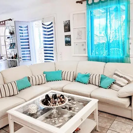 Beachside Double Storey Maisonette With Pool Апартаменты
