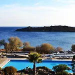 Апартаменты Beachside Double Storey Maisonette With Pool